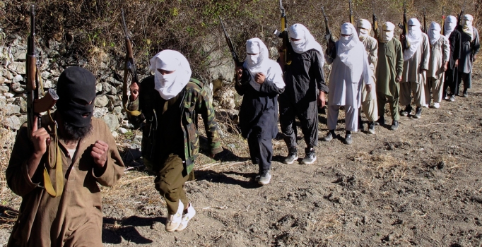 Afganistan'da Taliban ilerleyişi sürüyor