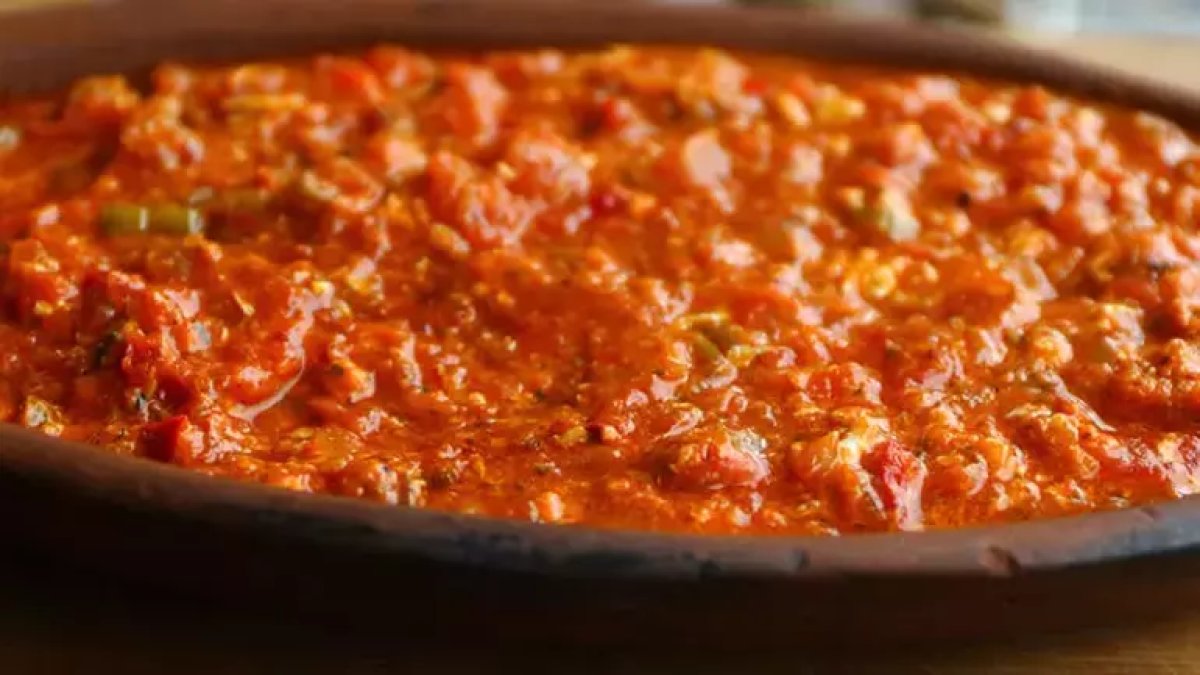 Kahvaltı sofrasının ilk biteni! Lezzetiyle bağımlı yapıyor: Kahvaltılık kızartma tarifi