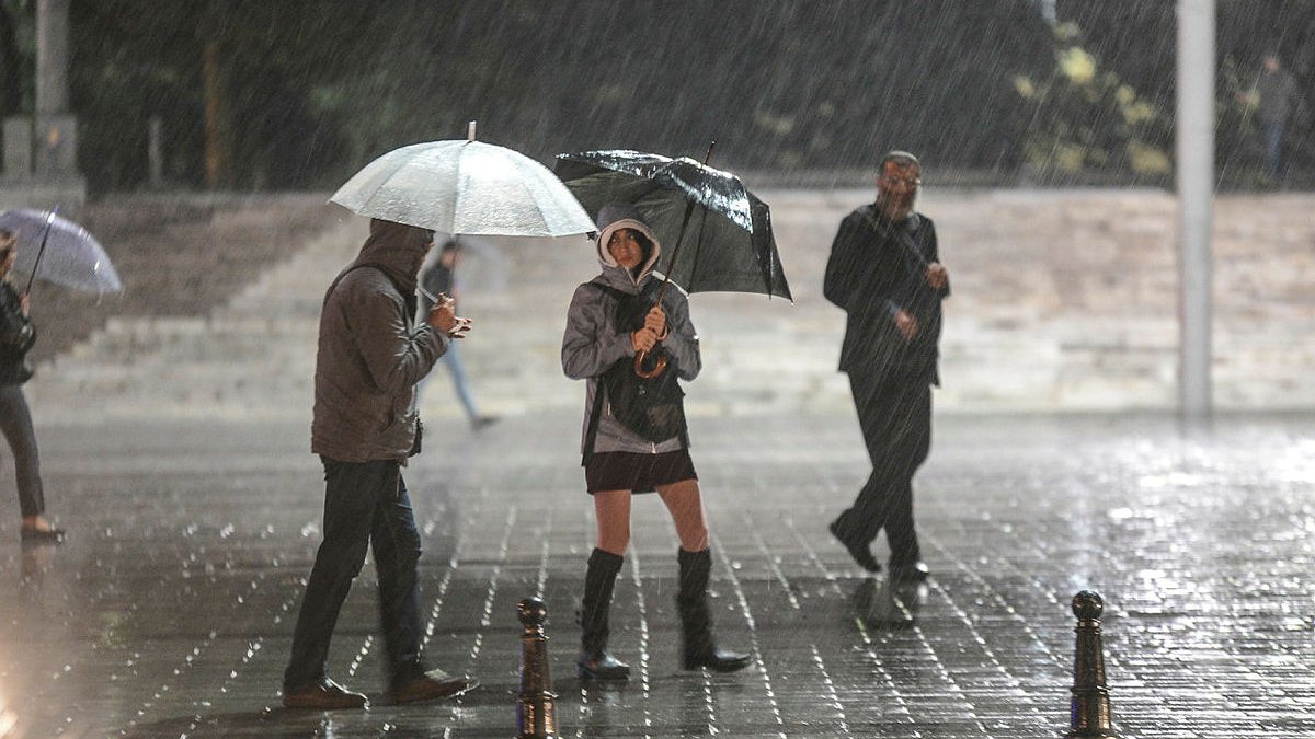Meteoroloji'den tüm yurda alarm: Sağanak ve fırtınaya dikkat!