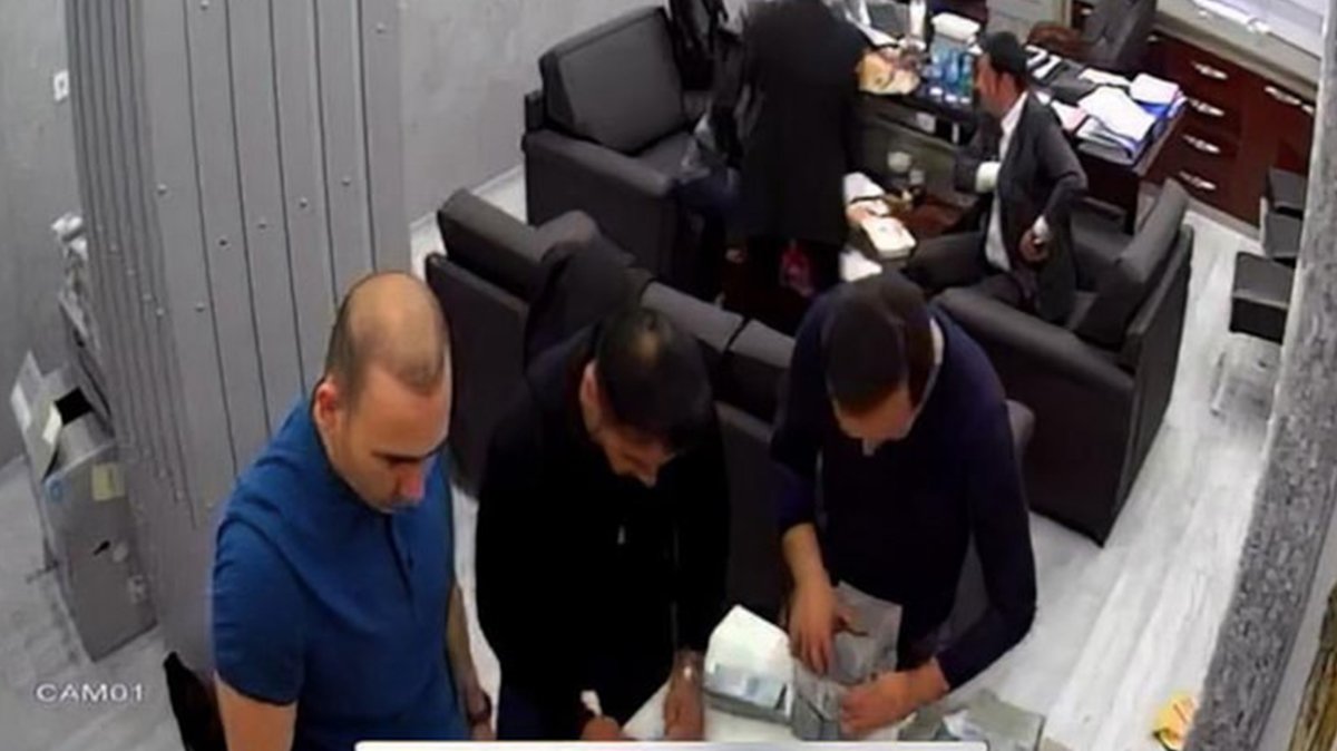 CHP’de 'para sayma' görüntüleri: 2 kişi adliyede