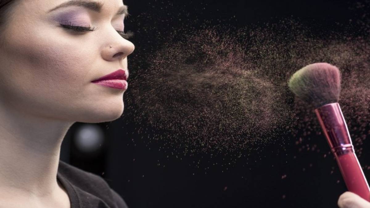 Makyaj ürünlerini kullanırken dikkat! İçinde bu maddeler varsa sakın almayın, cildiniz mahvolabilir