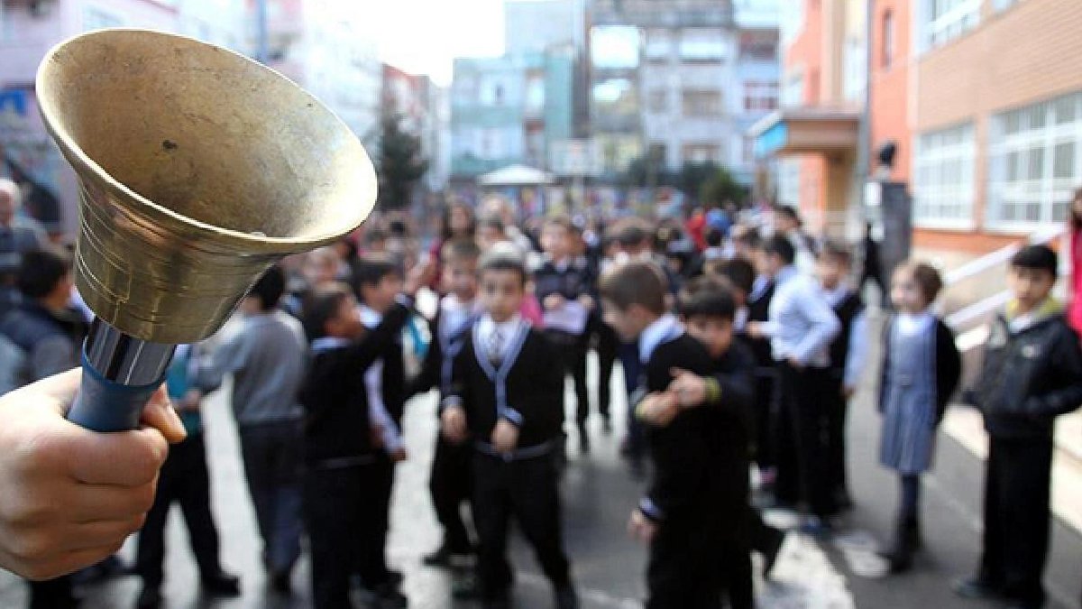 Eğitimde yapboza devam: Ders saatleri değişiyor