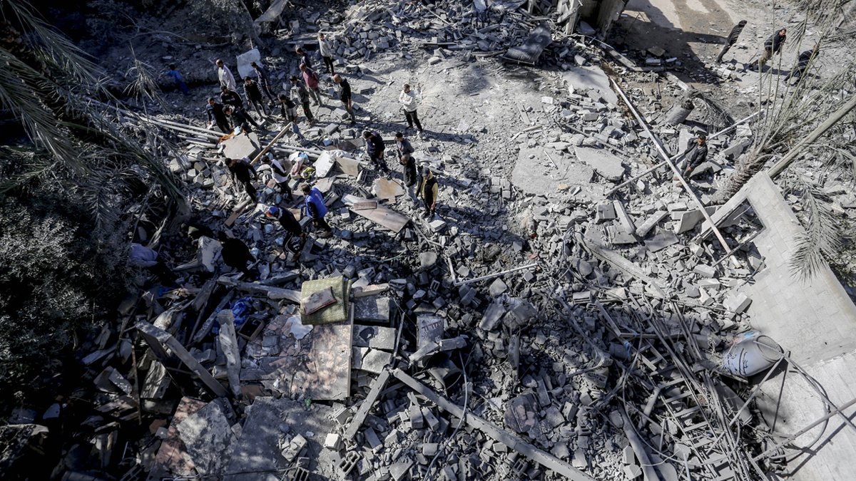 İsrail'den Gazze'ye gece boyu bombardıman: En az 80 can kaybı