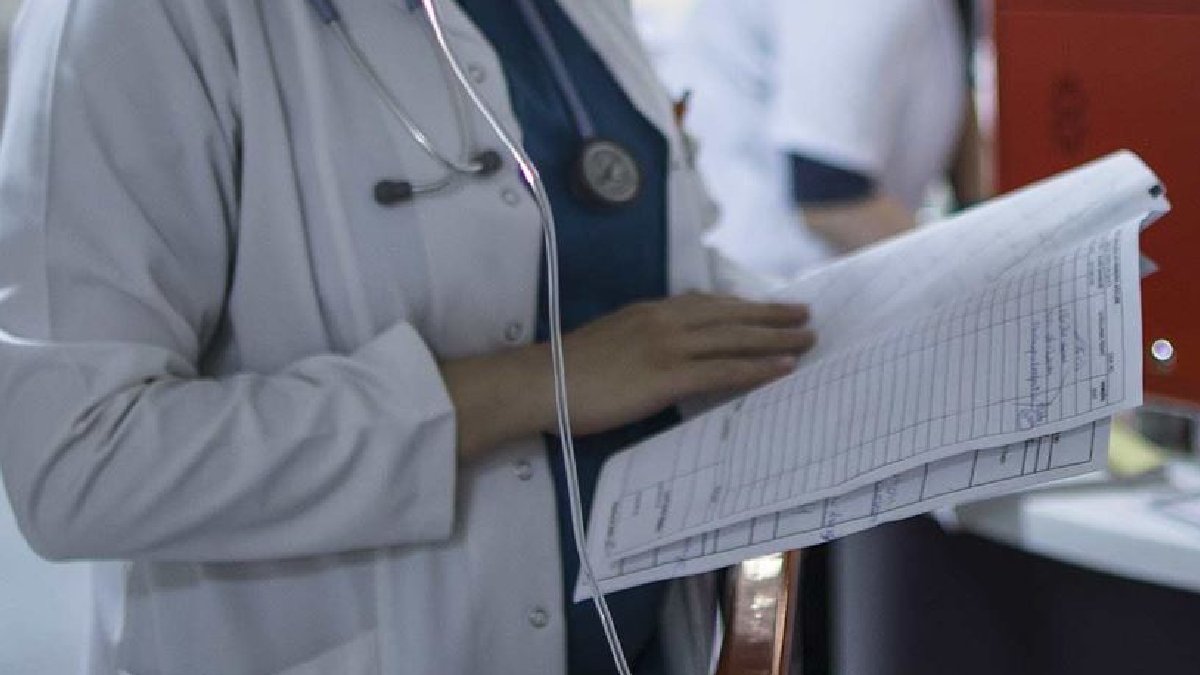 Güney Kore'de profesörlerden doktorlara destek için istifa