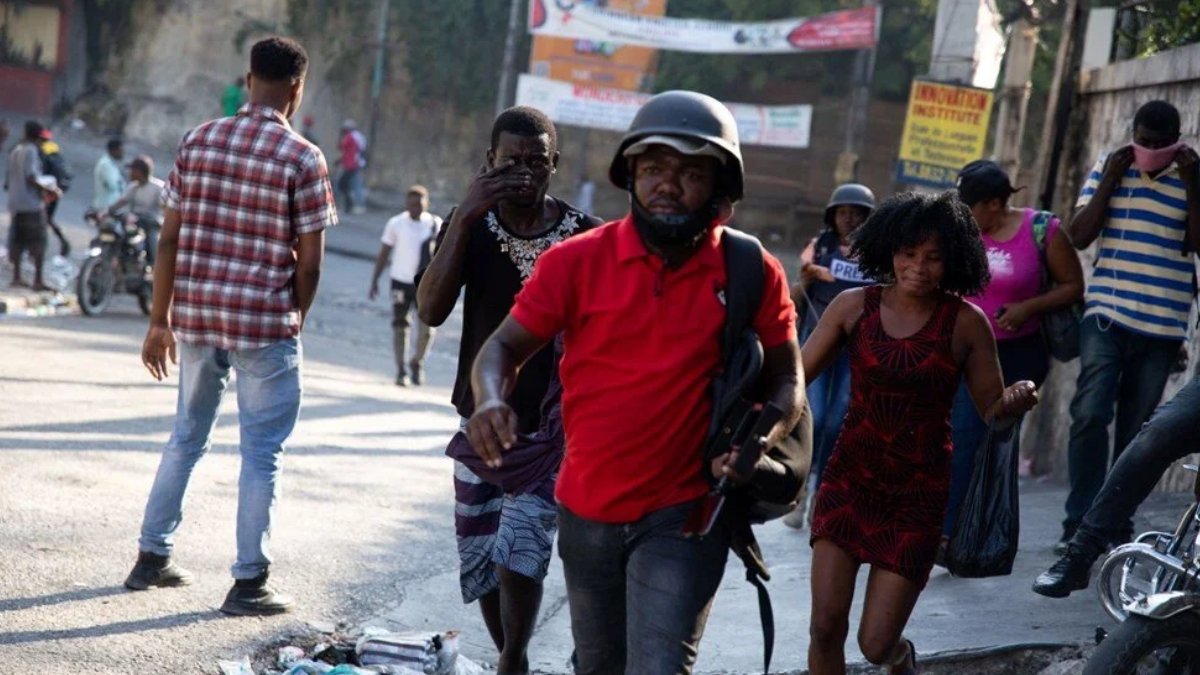 Başkent çetelerin elinde: Zenginler helikopterlerle ülkeyi terk ediyor