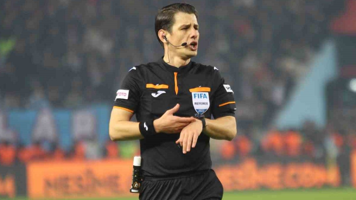 Futbol yorumcularından derbinin hakemi Halil Umut Meler'e tepki! 'Sen en güzel anların...'