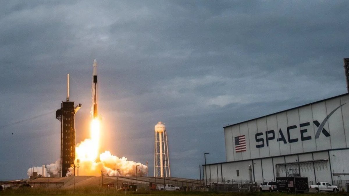 SpaceX, uzaya 22 Starlink uydusu gönderdi - KARAR