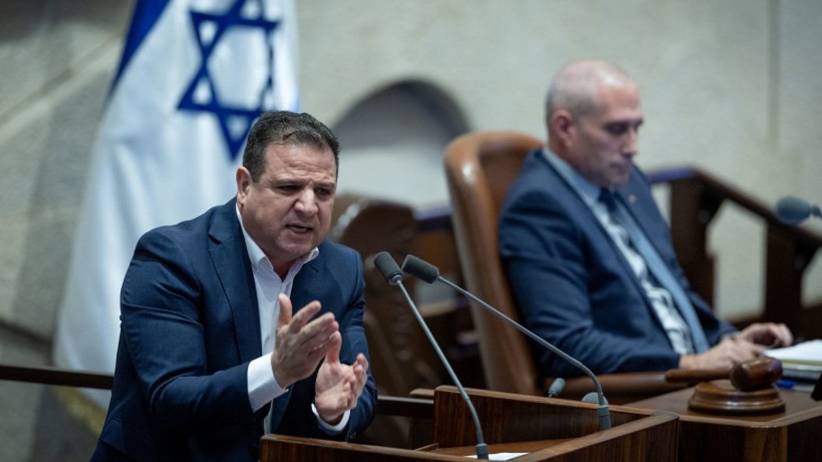 Gerçekleri haykıran Ayman Odeh İsrail Meclisi'nden atıldı: Ordu Gazze'de katliam yapıyor