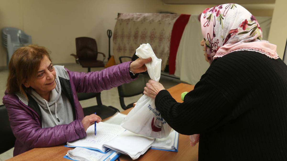 Belediyeden 3 bin aileye et ve gıda yardımı