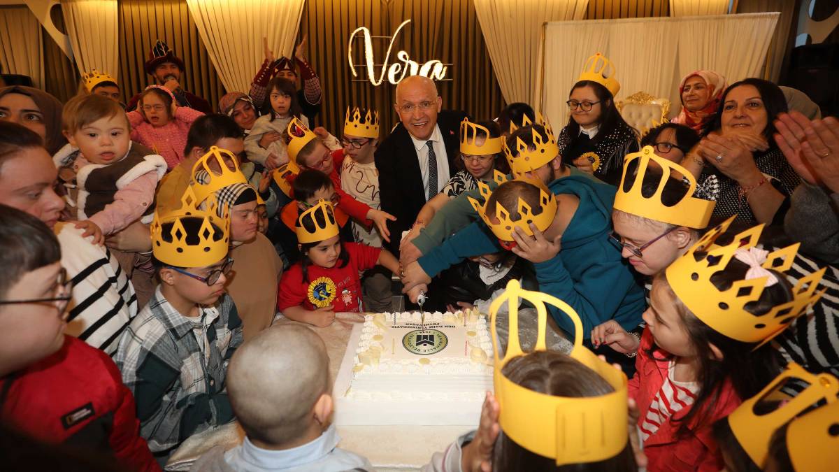 Başkan Yaşar, down sendromlu bireylerle iftarda buluştu