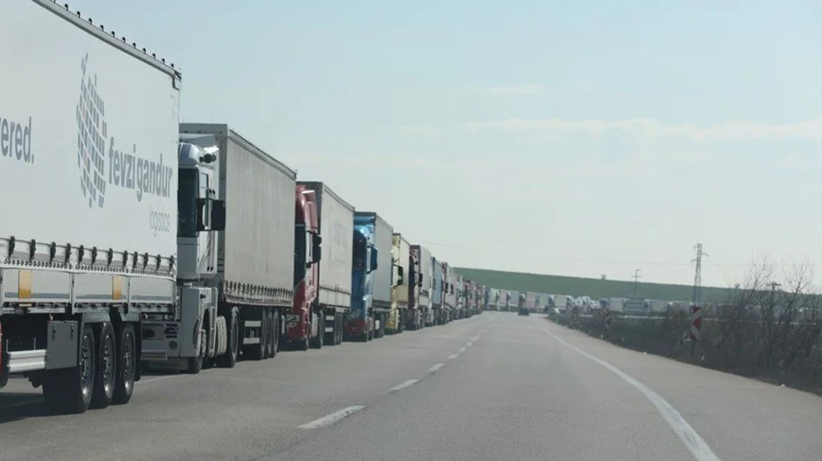 Schengen kabusu! 24 saattir kuyrukta bekliyorlar