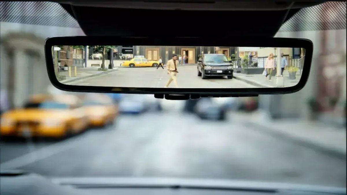 Dikiz aynasındaki o mandal sadece bir şey asmak için değilmiş! Asıl özelliğini duyunca çok şaşıracaksınız