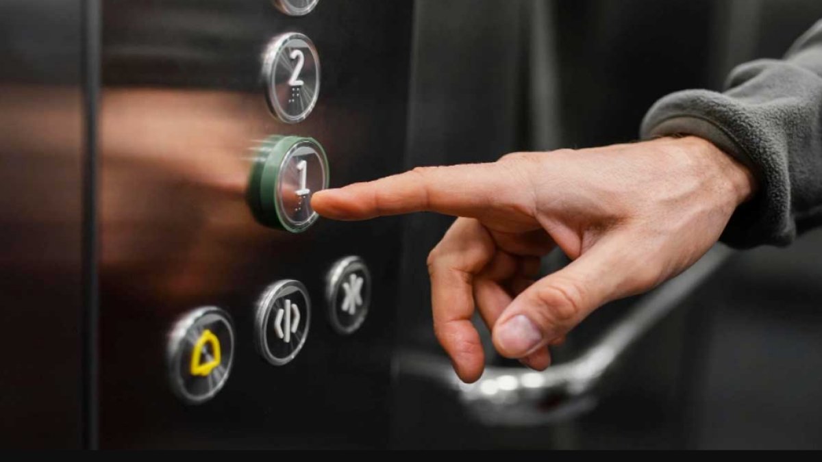 Rüyada Asansöre Binmek: Yükselişin ve Değişimin Simgesi