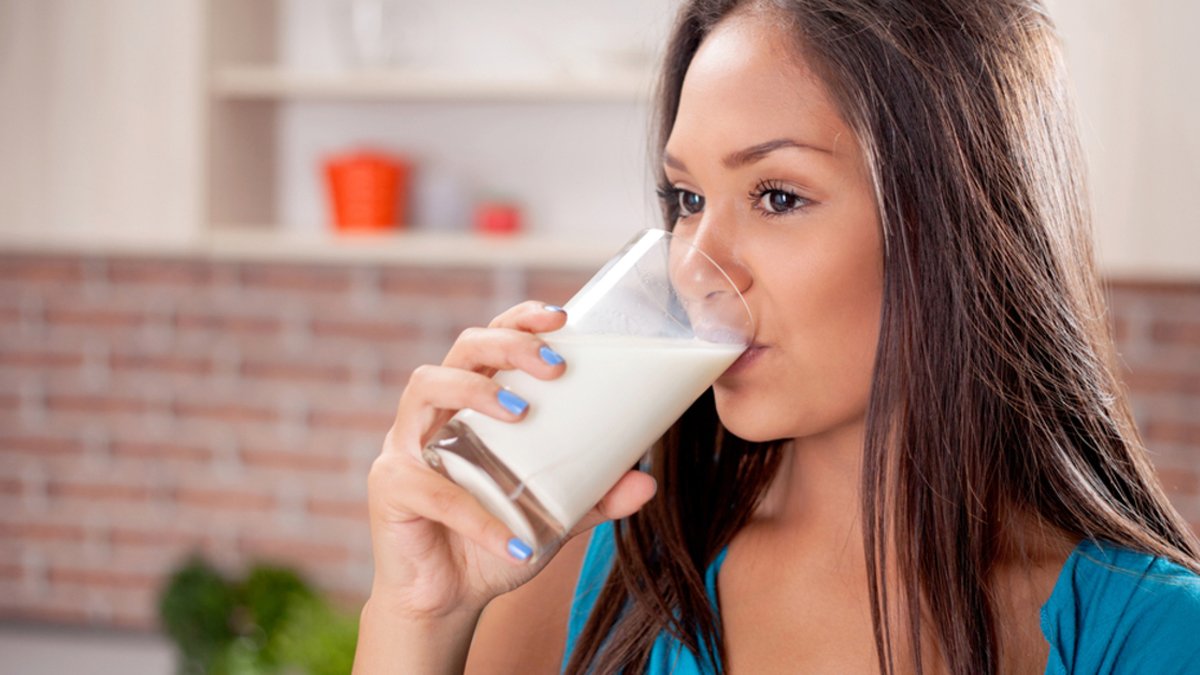 Evinde 1 bardak sütü olan bu tarifi yapmaya koşuyor! Deva olmadığı hastalık yok…