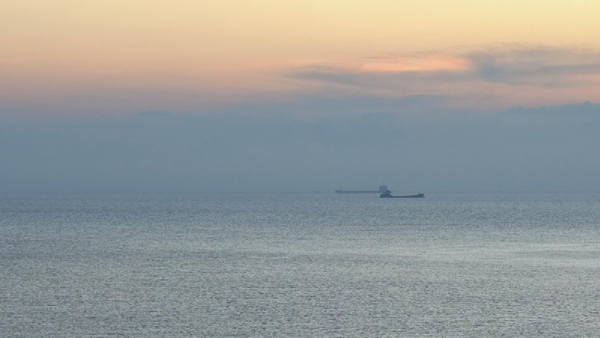 Çin’den tartışmalı sularda Filipinler gemisine tazyikli su