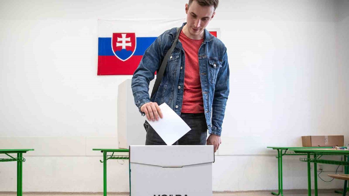 Slovakyalılar cumhurbaşkanlığı seçimi için oy veriyor