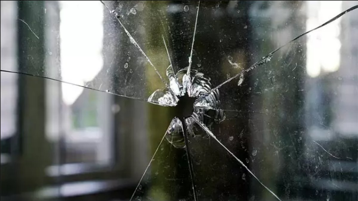 Rüyada Cam Kırıkları Görmek: Anlamı ve Yorumları