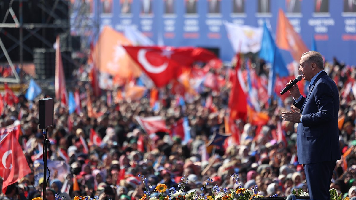 Erdoğan ilgisizlikten şikayet etti: Bu meydanda 1,5 milyona alıştık bugün ise...