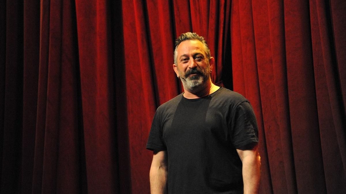 Cem Yılmaz gösterisinin gelirini bağışladı