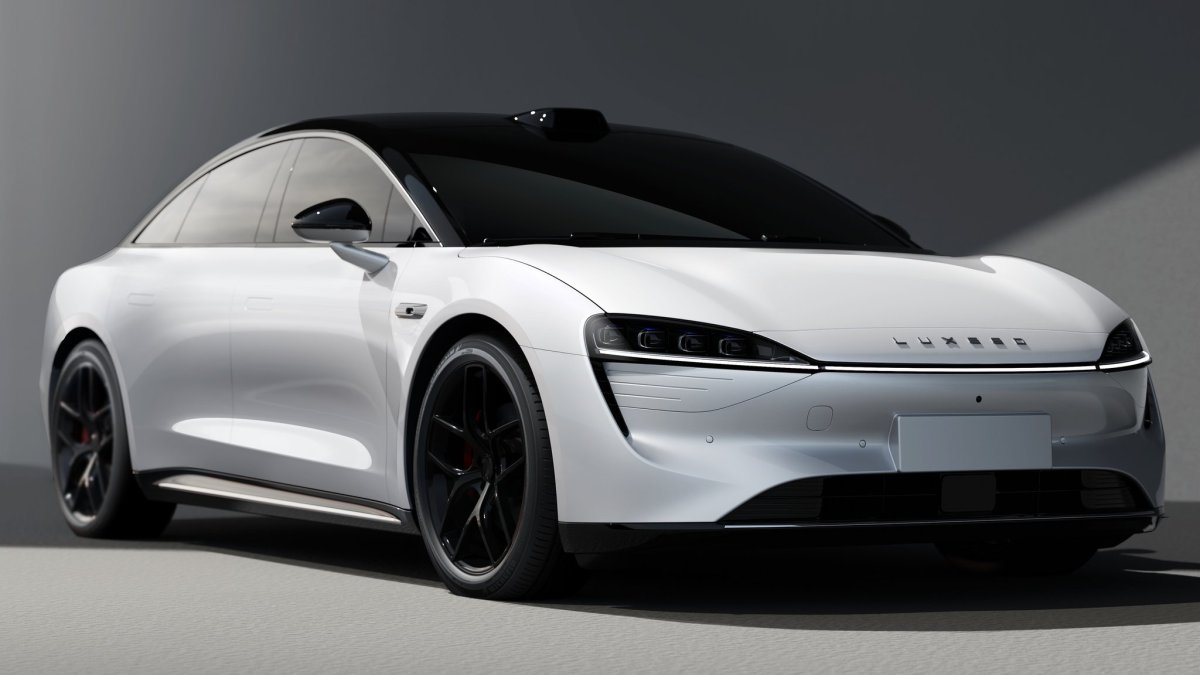 Bu araba yolda kendi kendine gidiyor! Tesla almanıza gerek kalmadı: Daha ucuz