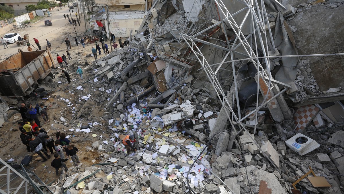 İsrail bombardımana devam ediyor Gazze de can kaybı 32 bin