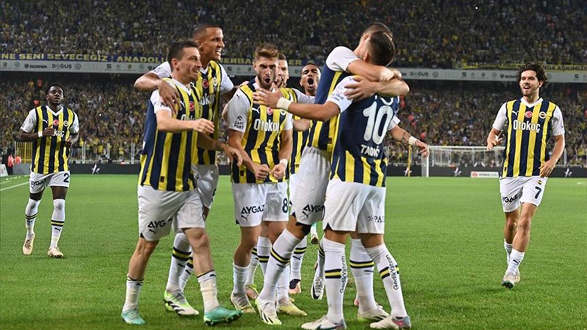 Fenerbahçeli futbolculardan Ali Koç'a 'Ligden çekilmeyip şampiyon olalım '