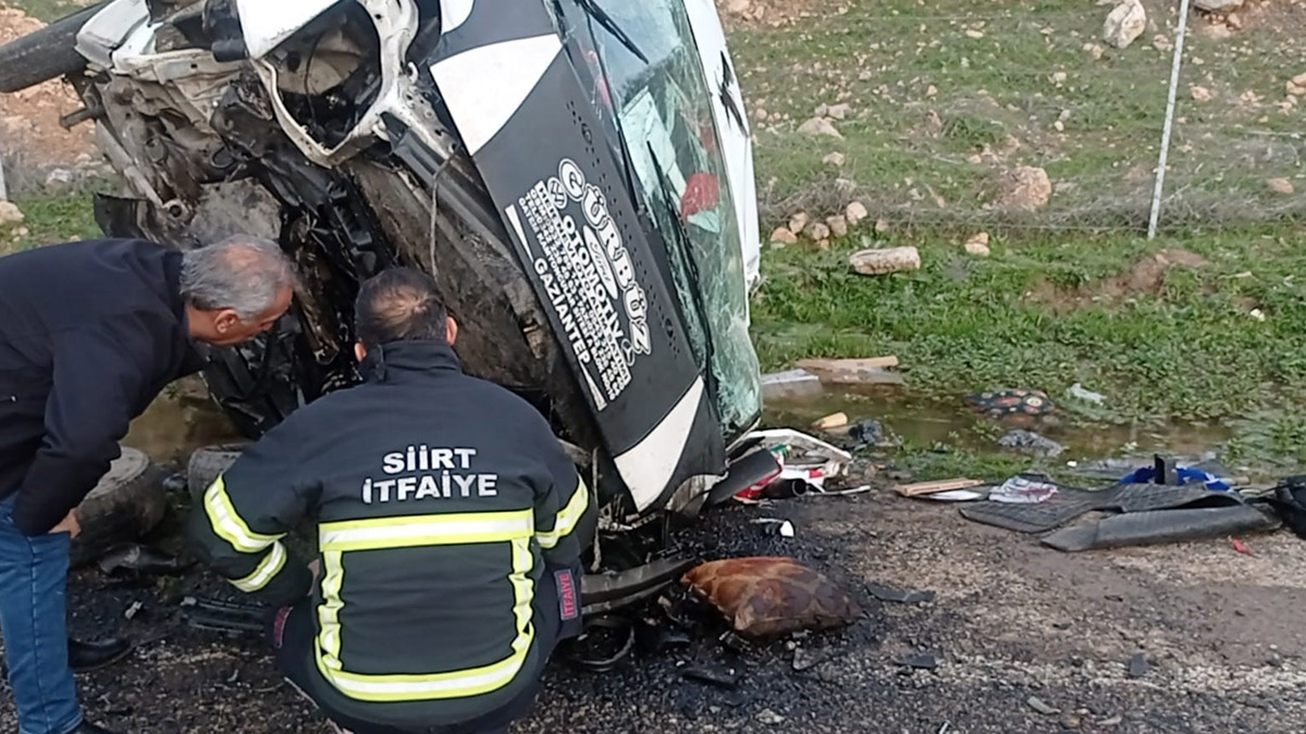 Siirt'te feci kaza! Öğrenci minibüsü devrildi
