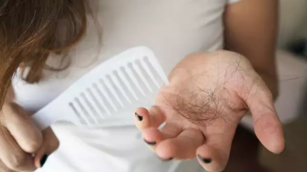 Rüyada Saç Dökülmesi: Anlamlar ve Yorumlar