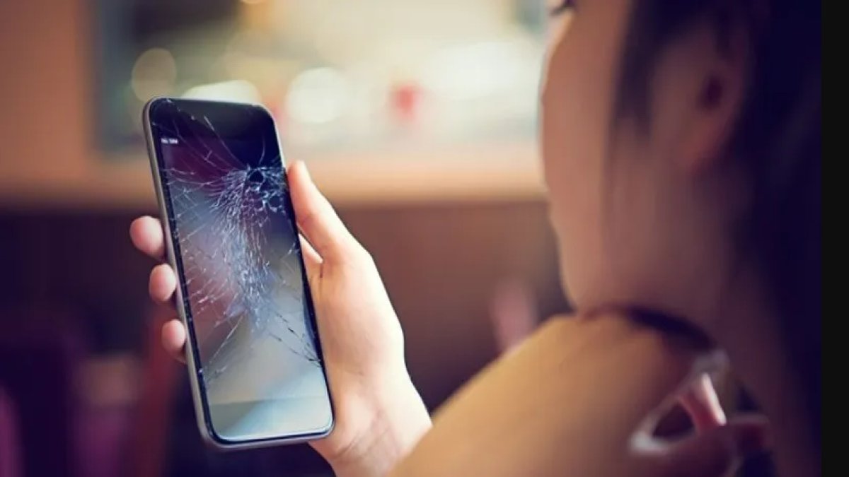 Rüyada Telefon Kırılması: Anlamı ve Yorumları