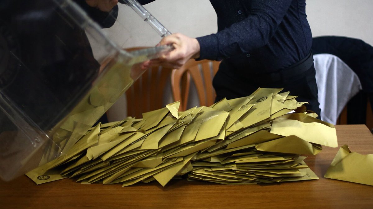 Yerel seçimin 'en'leri belli oldu: En kısa oy pusulası 4 santimetre ile Şırnak'ta