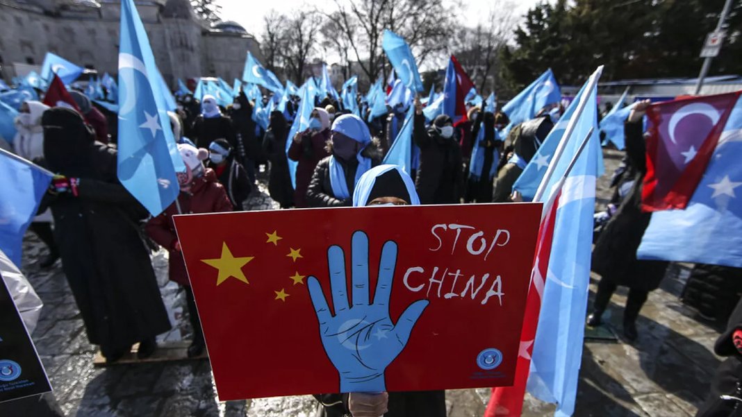 Doğu Türkistan'da Uygurlara zorla yemek yediriliyor iddiası: Oruç tutanlara 'Çin işkencesi'