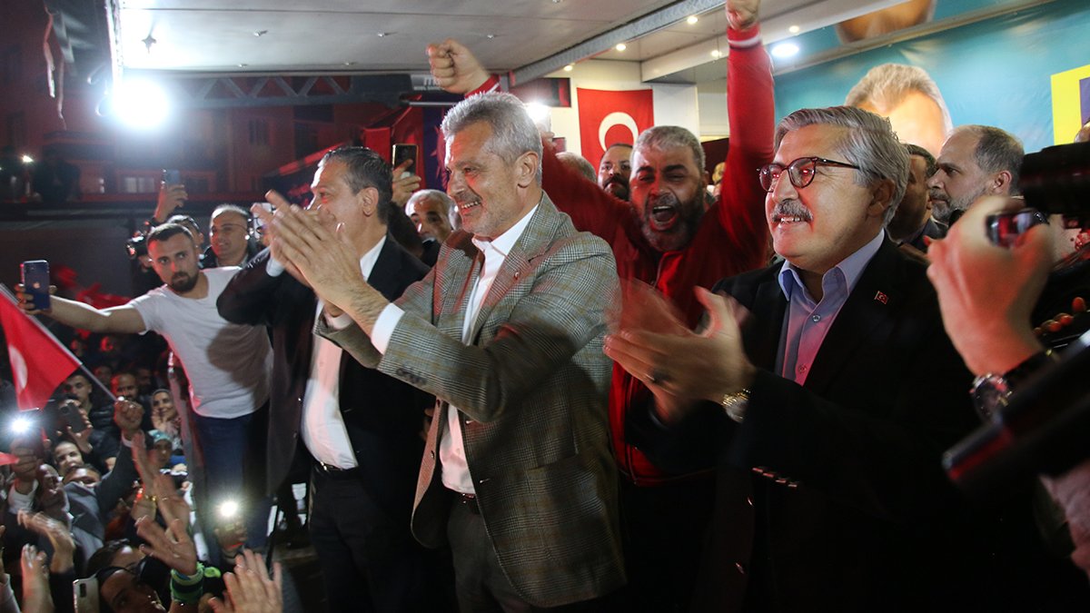Hatay'da kazanan AK Partili aday Öntürk: 15 ilçeyi de adil bir şekilde yöneteceğiz