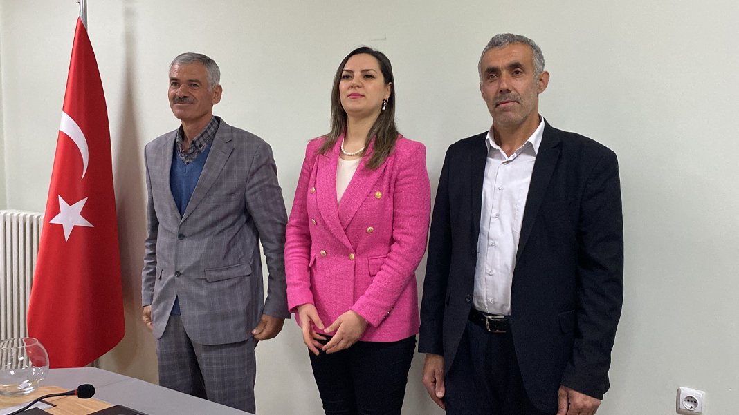 Oylar eşit çıkınca kurada kazanan muhtar oldu