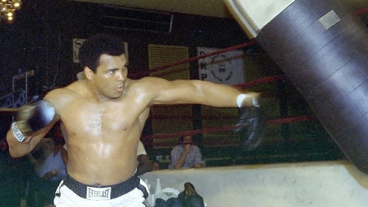Muhammed Ali'nin ikonik şortu açık artırmada: Rekor fiyata satılması bekleniyor