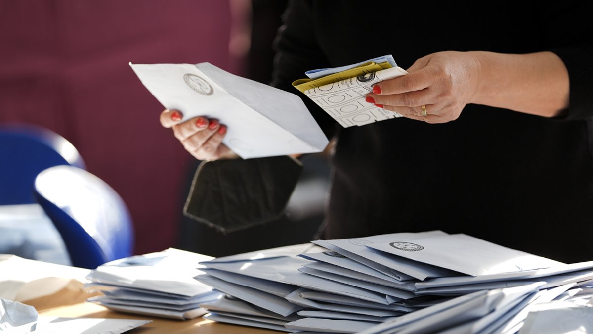 Sayılmayan oy pusulalarını çöpe attı: O mahallede muhtarlık seçimleri sil baştan