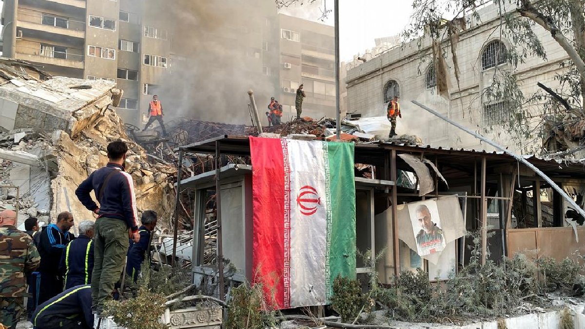 İsrail bir kez daha İran'ı hedef aldı: Vururuz