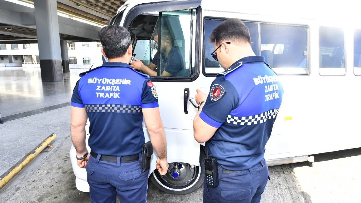İzmir Büyükşehir Belediyesi zabıta ekipleri bayram öncesi sıkı denetimde