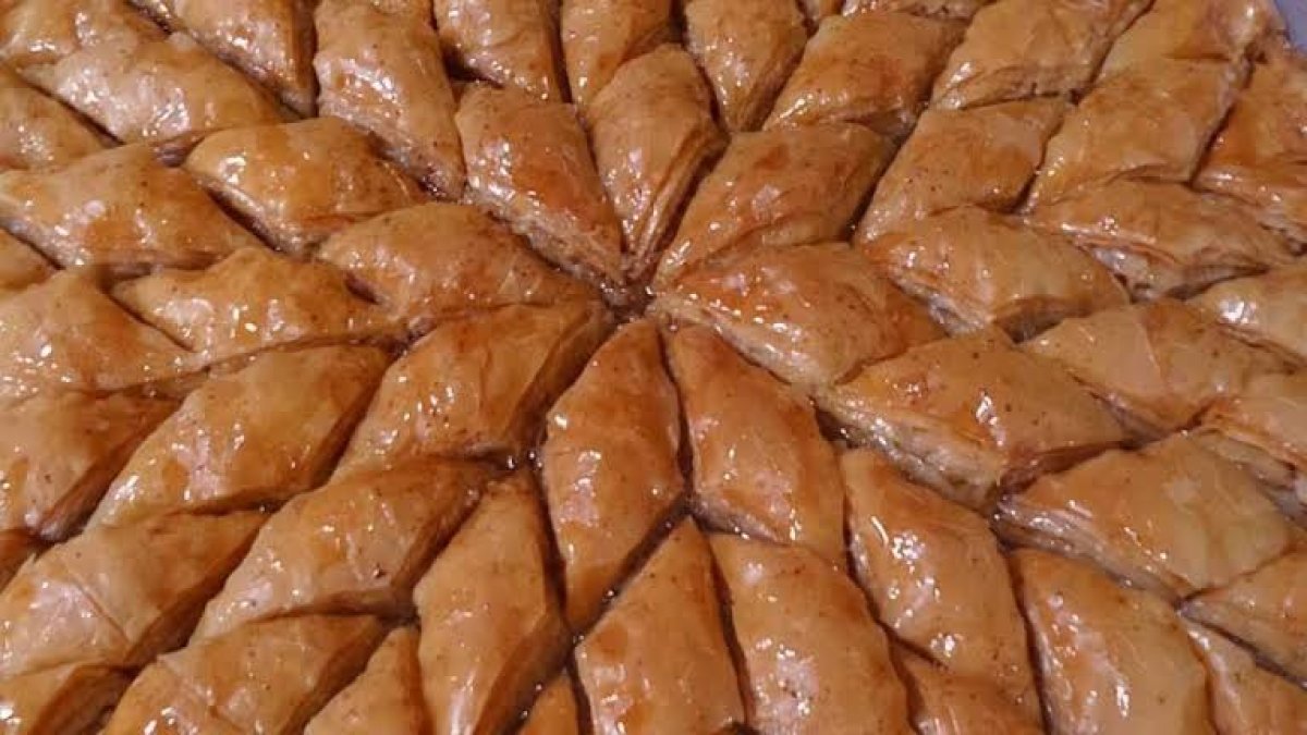 Ailecek bakılacağınız ev yapımı baklava nasıl yapılır? Pastane tadında