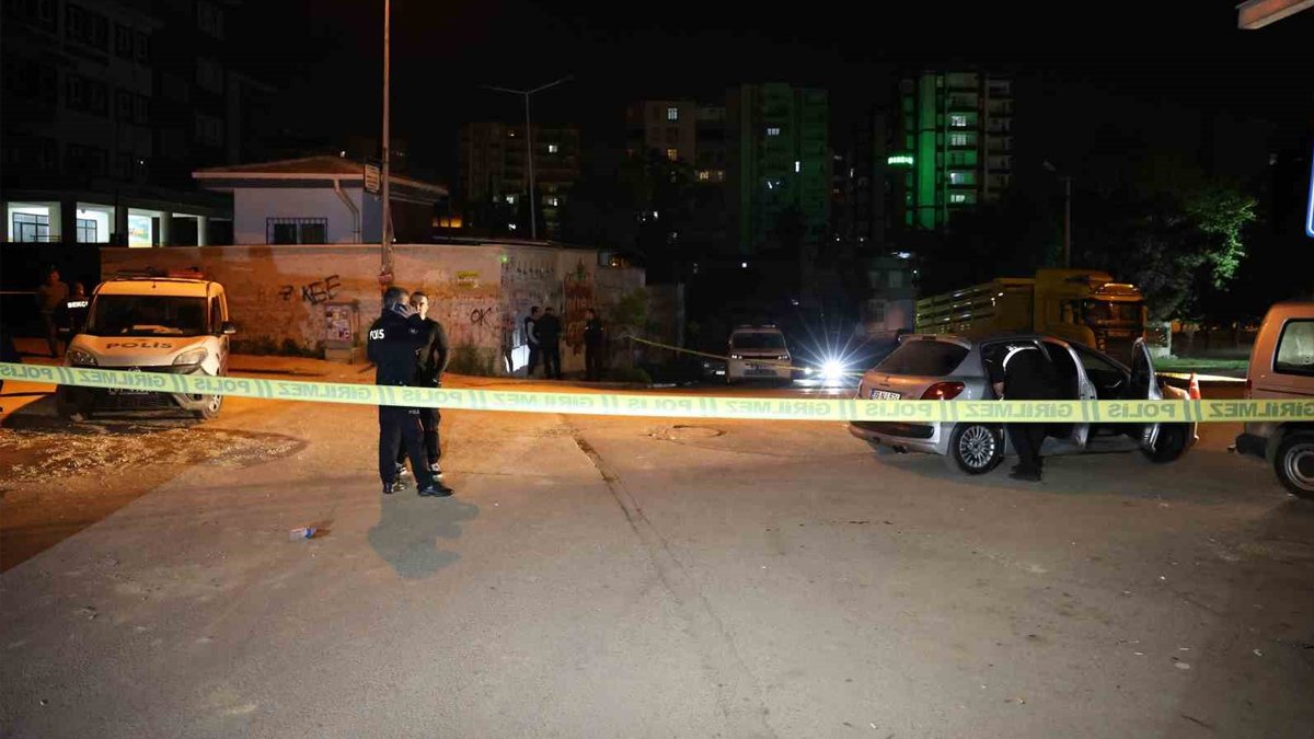 Adana'da genç kadına silahlı saldırı: Pusu kurup aracına binerken vurdular