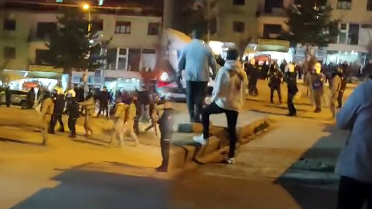 Belediye başkanı değişti, ilçe karıştı: Bitlis'teki protestolarda 5 polis yaralandı, 14 kişi gözaltında