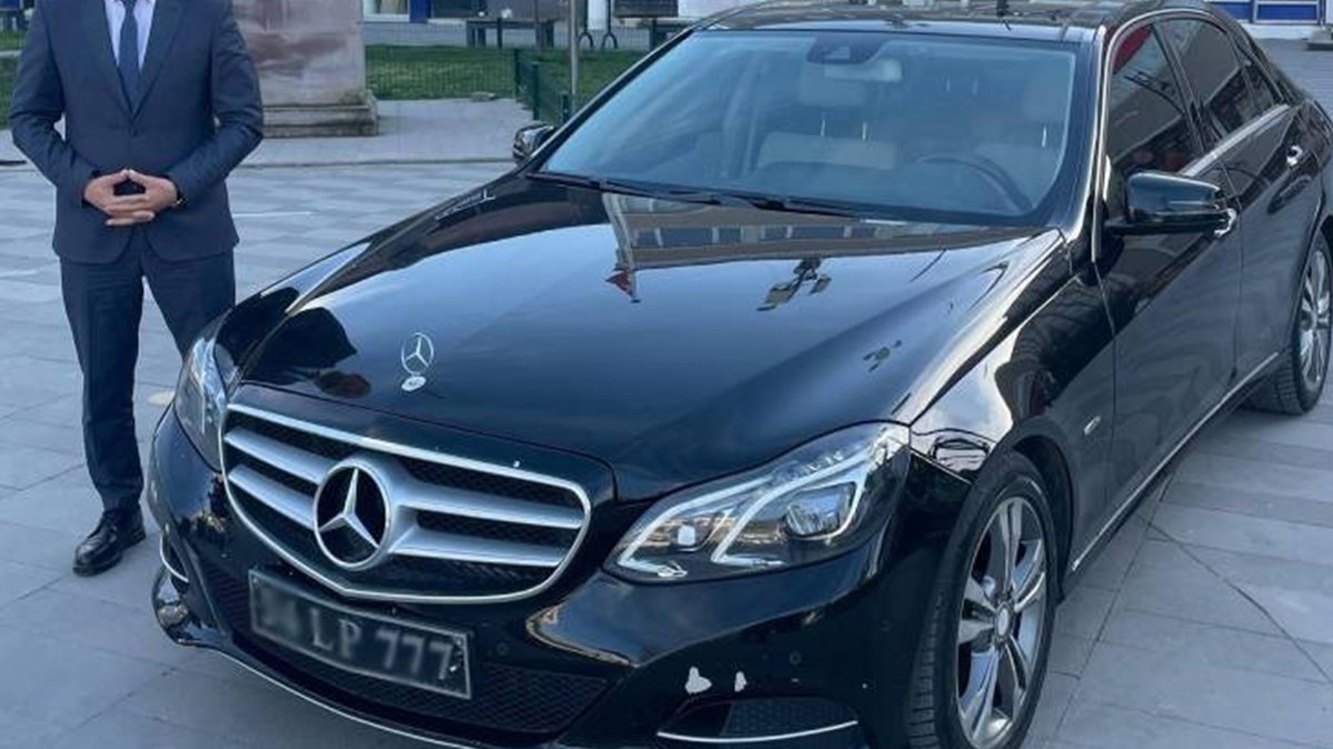 Belediye başkanı makam aracını satışa çıkardı!