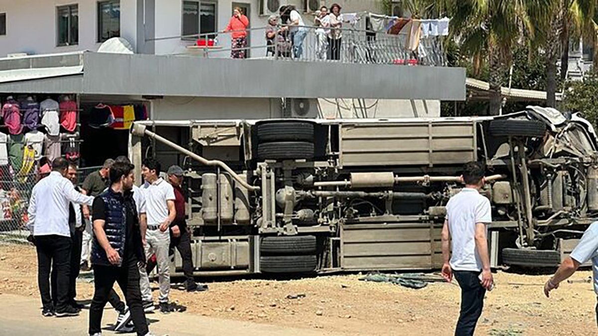 Bayram günü can pazarı! Otel sevisi otomobile çarpıp devrildi: Çok sayıda yaralı var