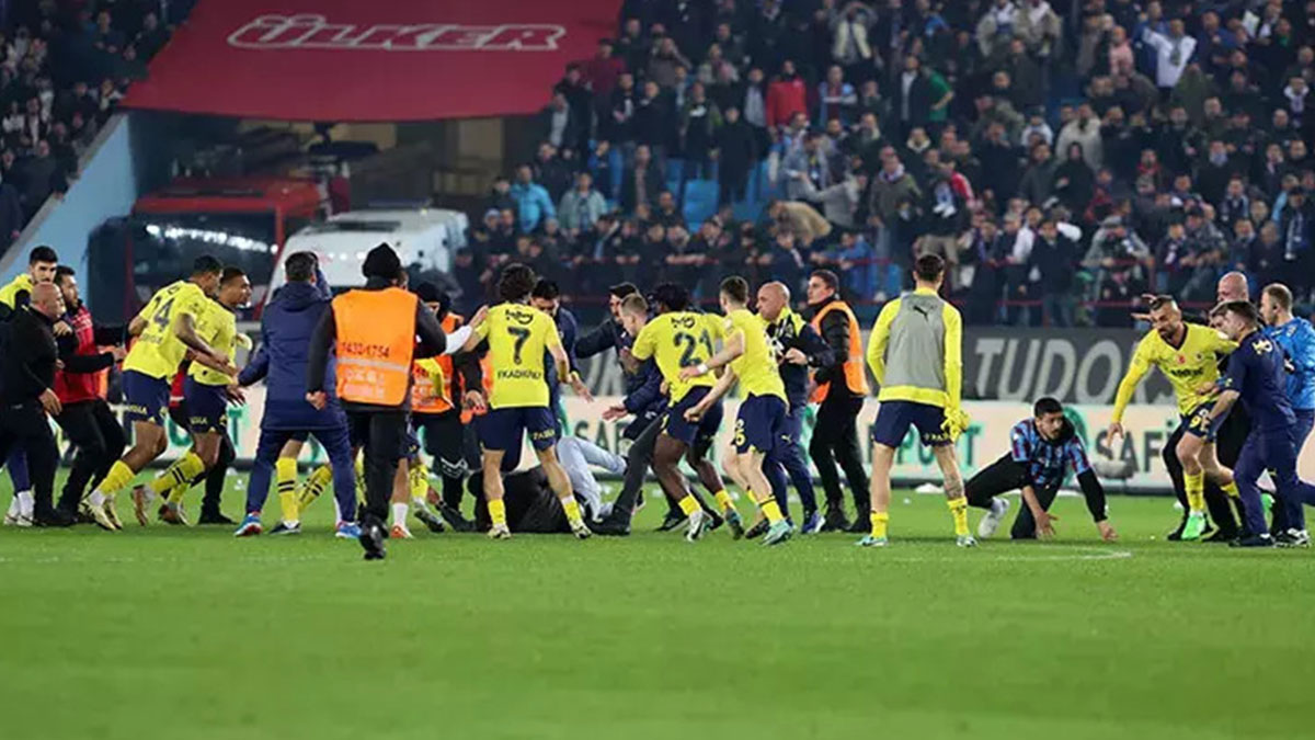 Fenerbahçe'de şok: Kulüpten ayrılıyor! Trabzonspor maçında yaşananlardan sonra menajerine talimat verdi