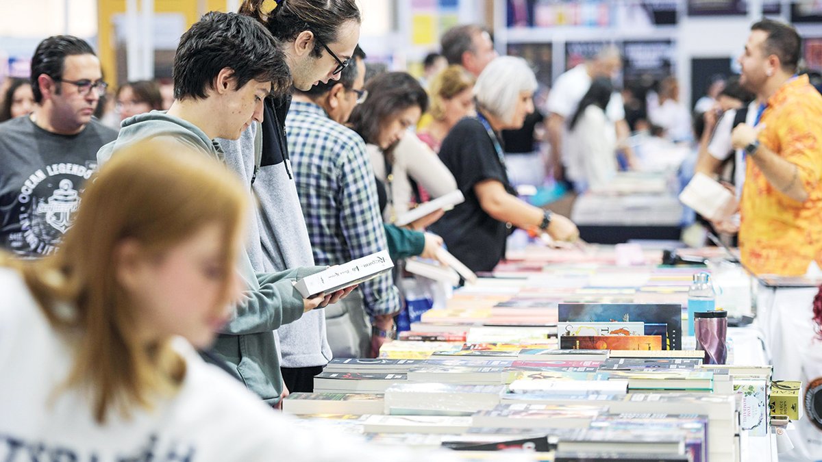 4 yeni kitap okurlarıyla buluştu