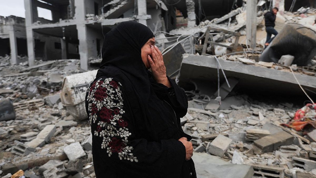 İsrail'in saldırılarını sürdürdüğü Gazze'de can kaybı 33 bin 634'e çıktı: Han Yunus'ta çürüyen cesetlere ulaşıldı