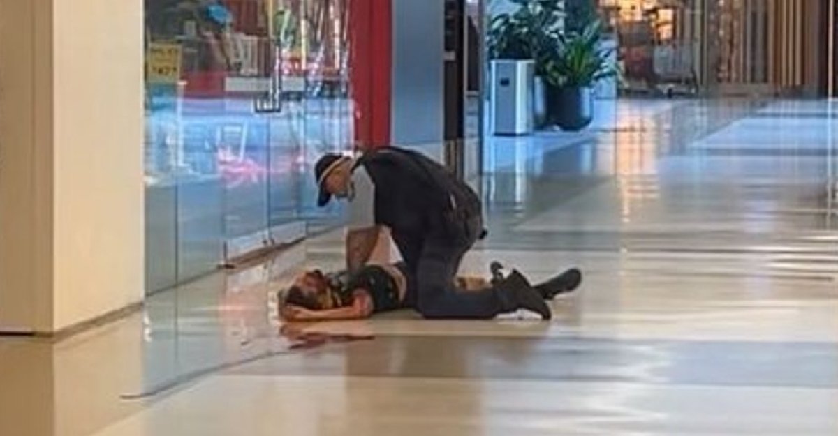 Avustralya'da AVM'de bıçaklı saldırı: Ölü ve yaralılar var