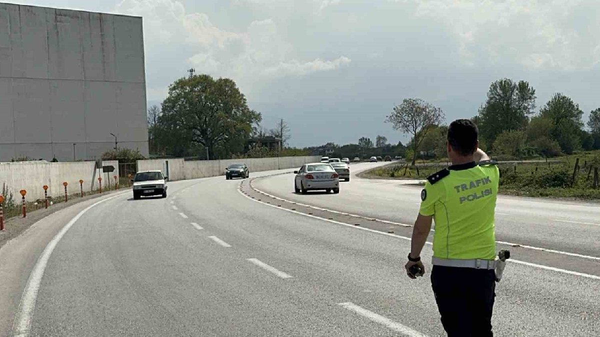 Yollarda 'iyilik' yapmak cebinizde para çıkaracak! Selektörle radar uyarısı yapan sürücüye kötü sürpriz
