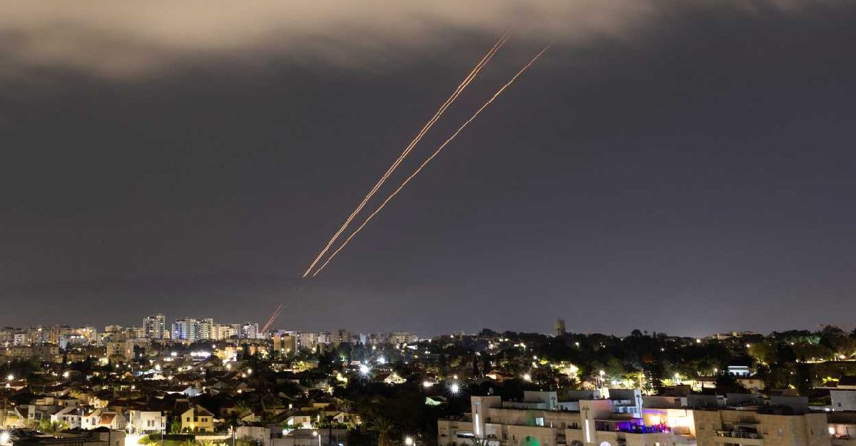 İran'ın israil'e saldırısı dünya basınında: 'İsrail nasıl karşılık vereceğini henüz netleştirmedi'