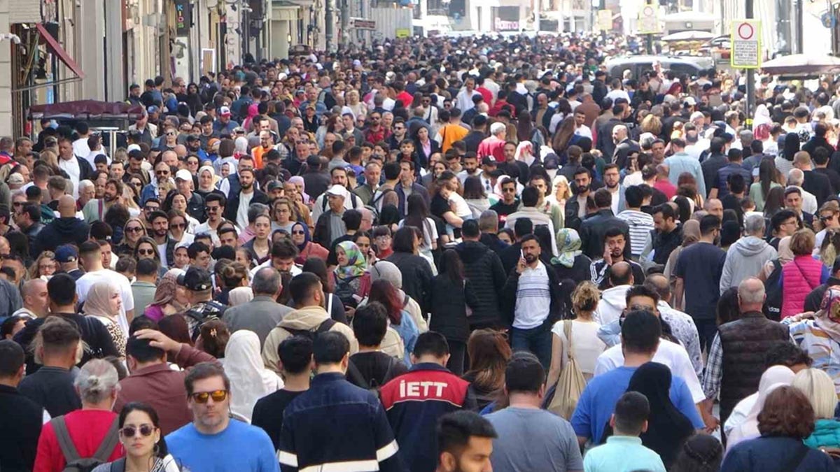 Türkiye'de işsizlik oranı şubat ayında düştü: Genç nüfusta azalış sürüyor