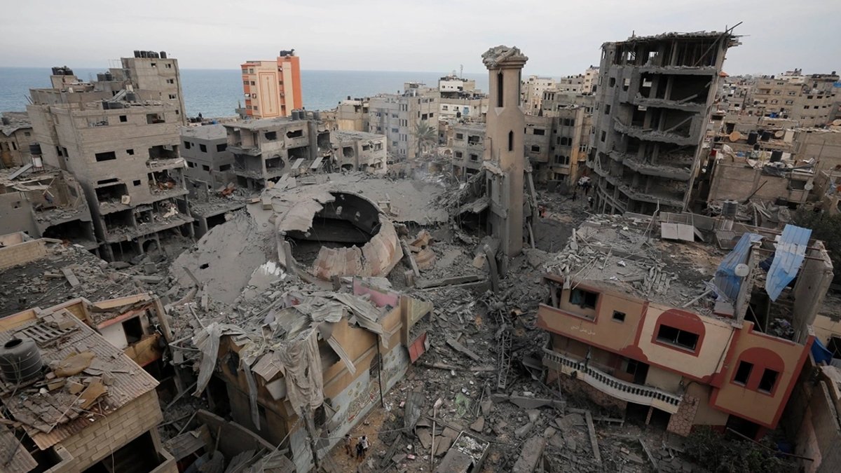 İsrail Gazze'de cami bombaladı: Ölü ve yaralılar var